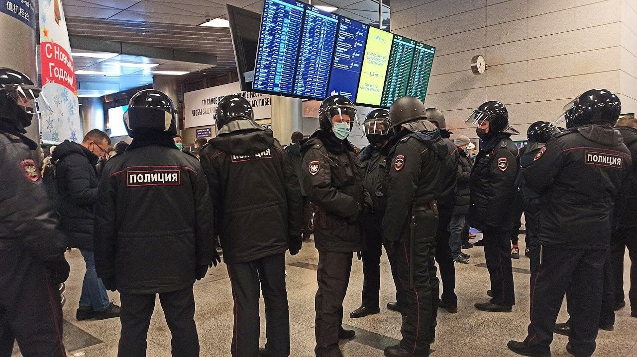 Аэпроорт Внуково в ожидании прилета Навального