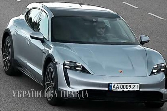Тимошенко неоднократно видели за рулем Porshe 2021 года выпуска, который он, по официальной версии, арендует у бизнесмена Вемира Давитяна