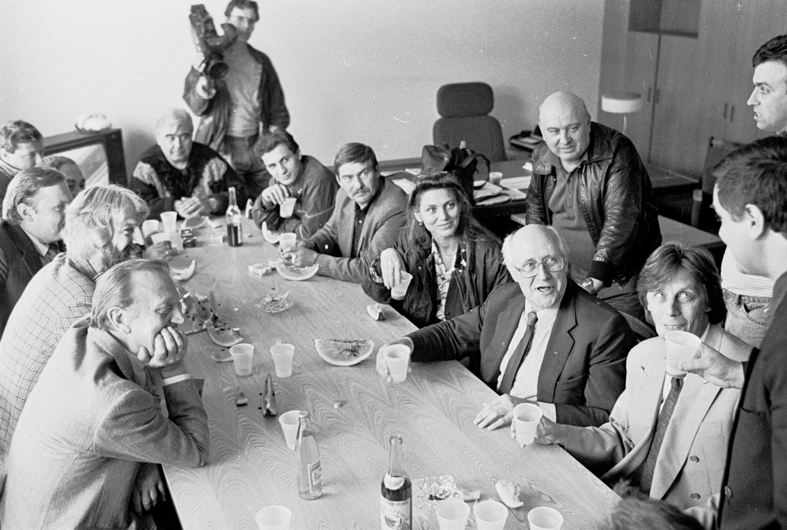 Ростропович с друзьями празднуют победу 