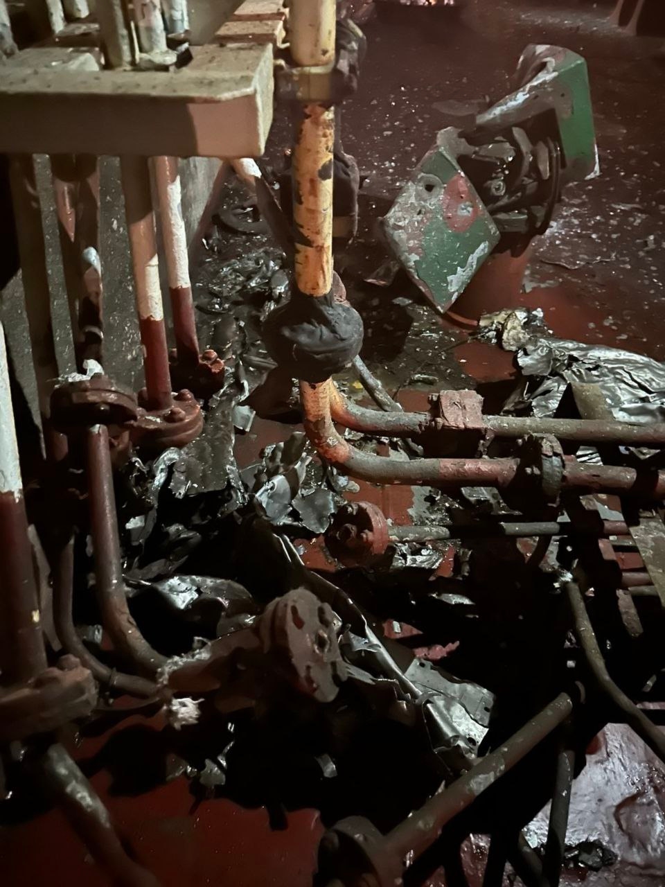  Последствия удара по гражданскому судну в одном из портов Одесской области