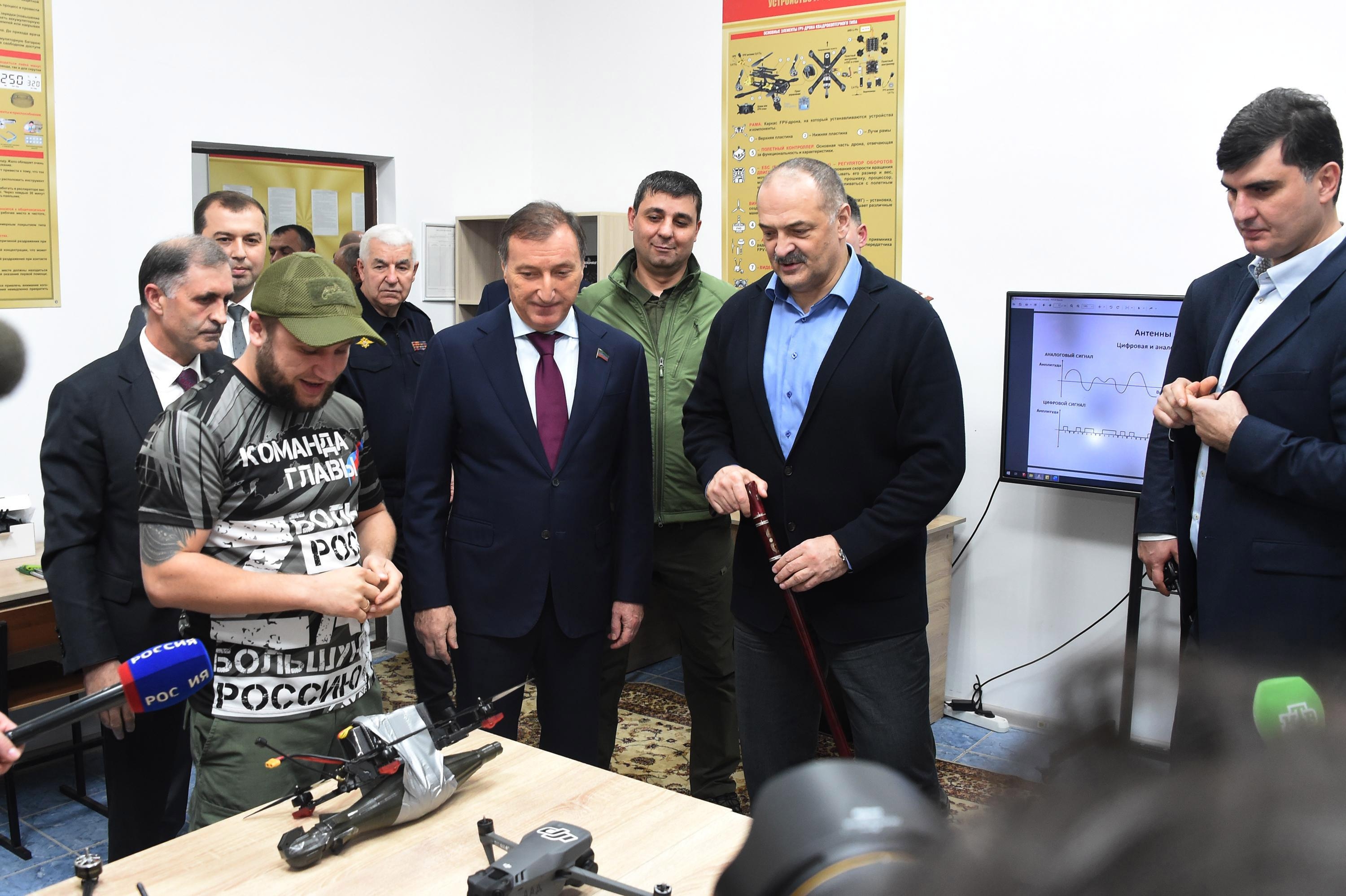 Заур Аскендеров и глава Дагестана Сергей Меликов в Центре «Технолет»