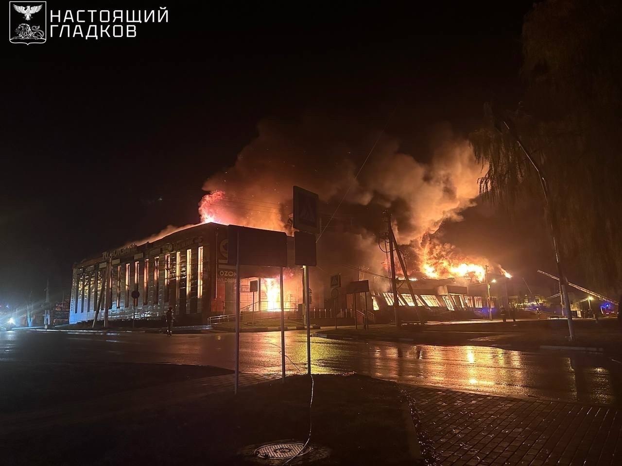 Последствия удара по ТЦ «Вокзальный» в городе Короча в Белгородской области