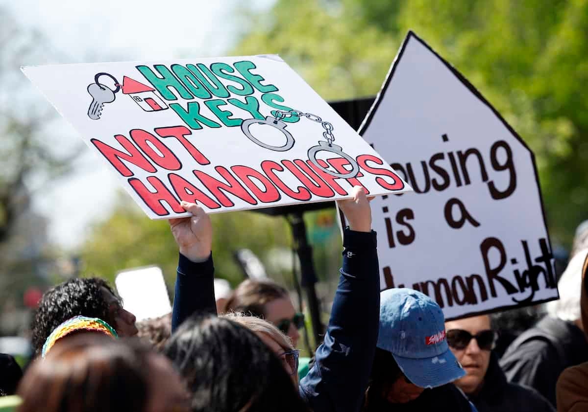 В июле Дональд Трамп подписал указ о «конце преступности и хаоса на улицах Америки», в котором бездомные обозначаются как проблема общественной безопасности