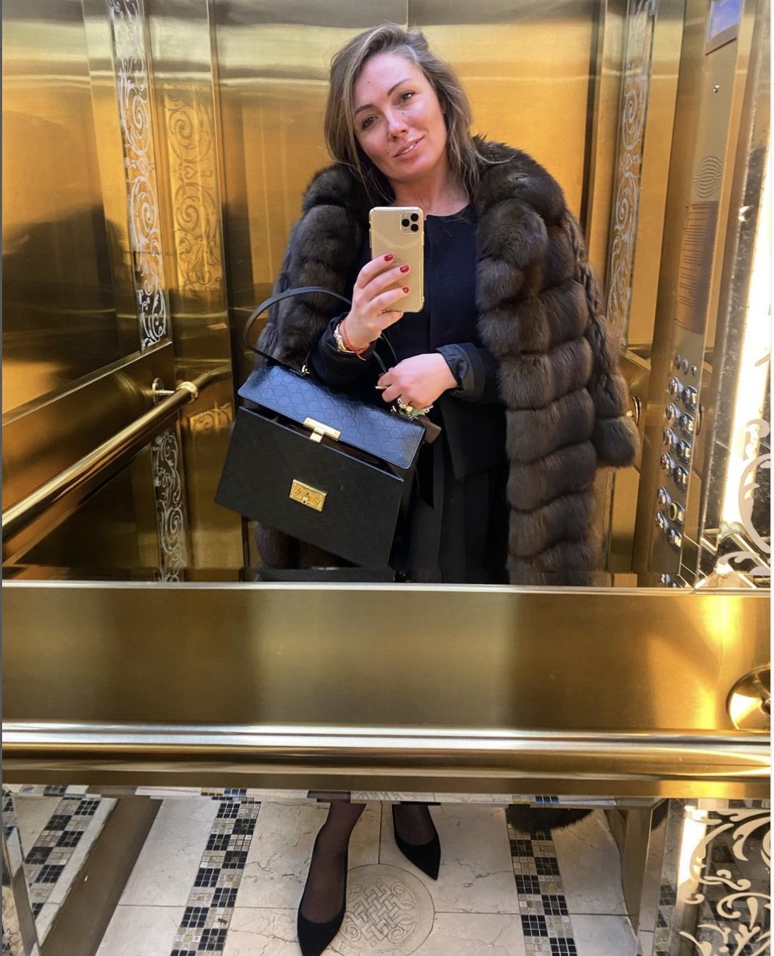 Ольга Миронова в лифте ЖК «Парк Палас»