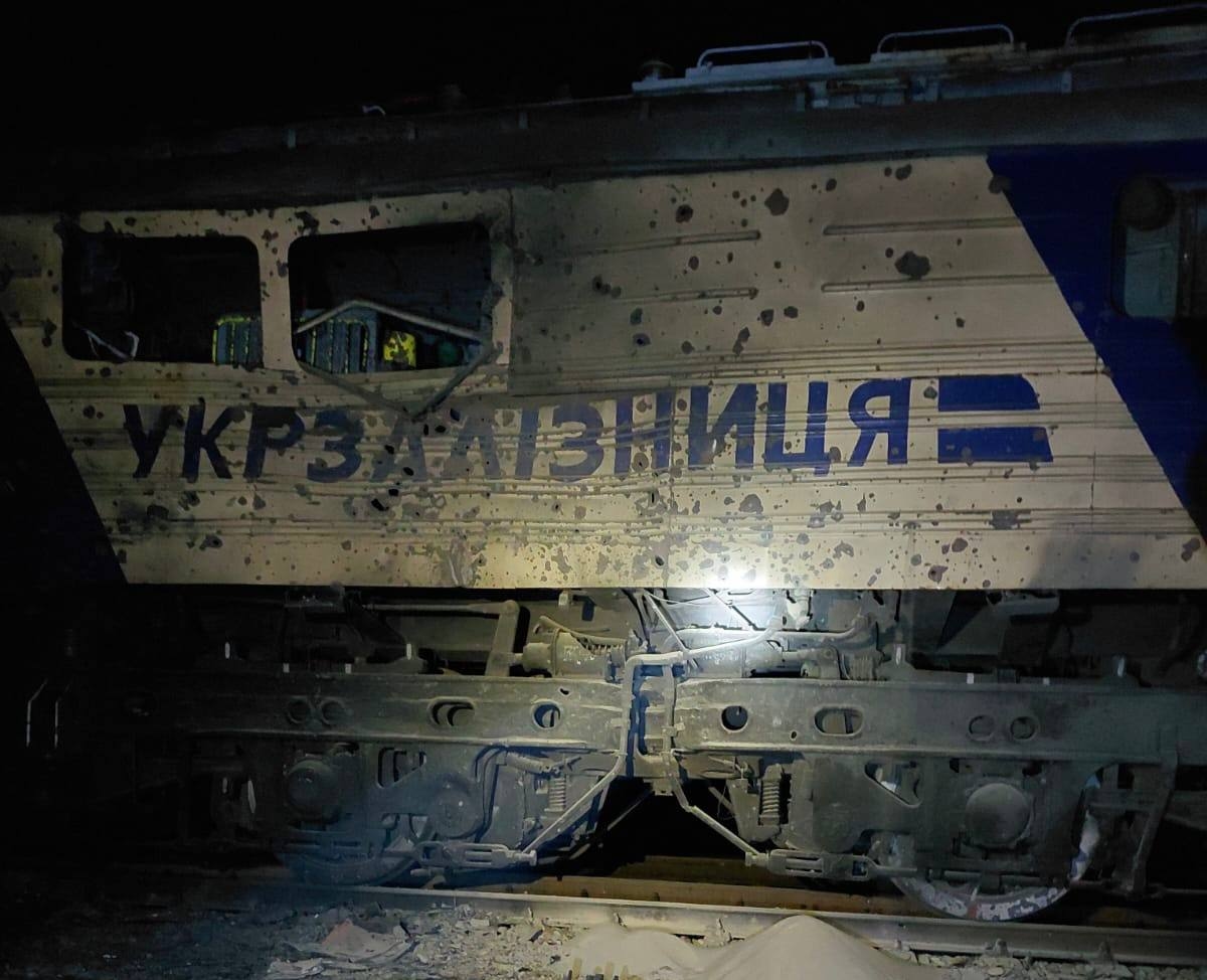 Последствия российского удара по локомотиву в Днепропетровской области в ночь на 28 февраля 2026 года