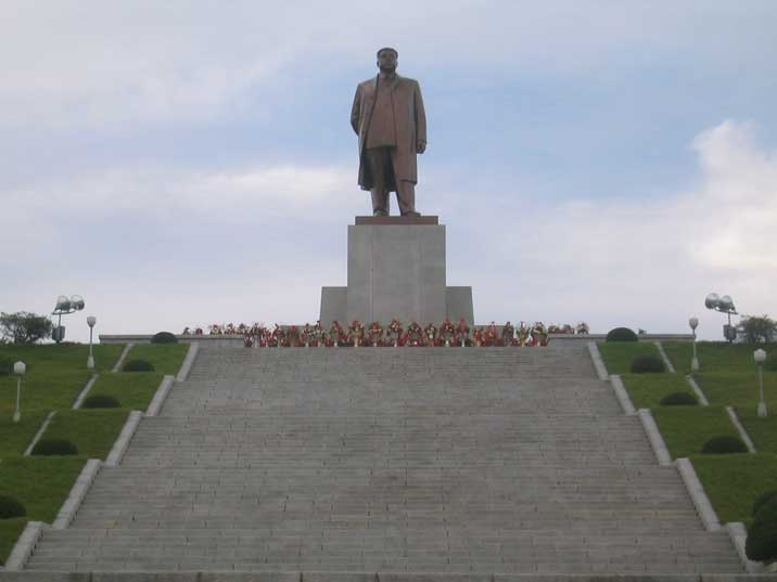 Памятник Ким Ир Сену вблизи демилитаризованной зоны