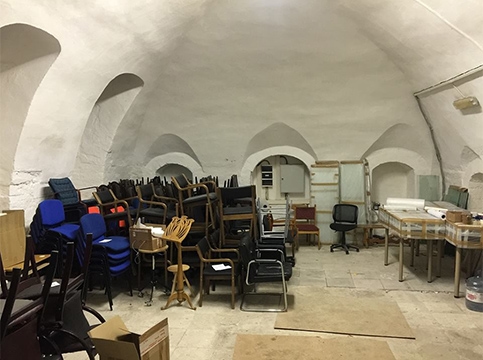 Все, что оставили после вывоза картин захватчики