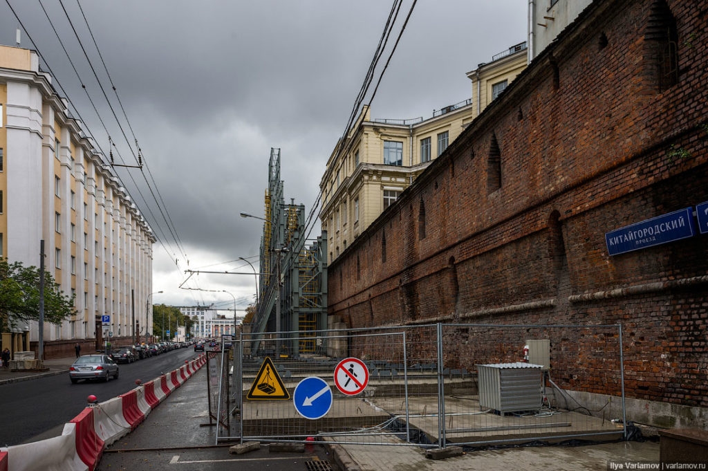 Кусок Китайгородской стены, который также был уничтожен