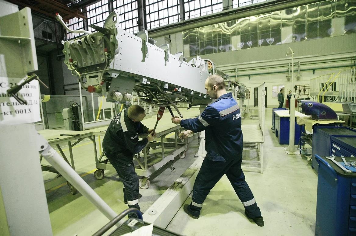 Цех ВАСО по сборке пилонов самолета ИЛ-96 400М. Фото: «Коммерсантъ»