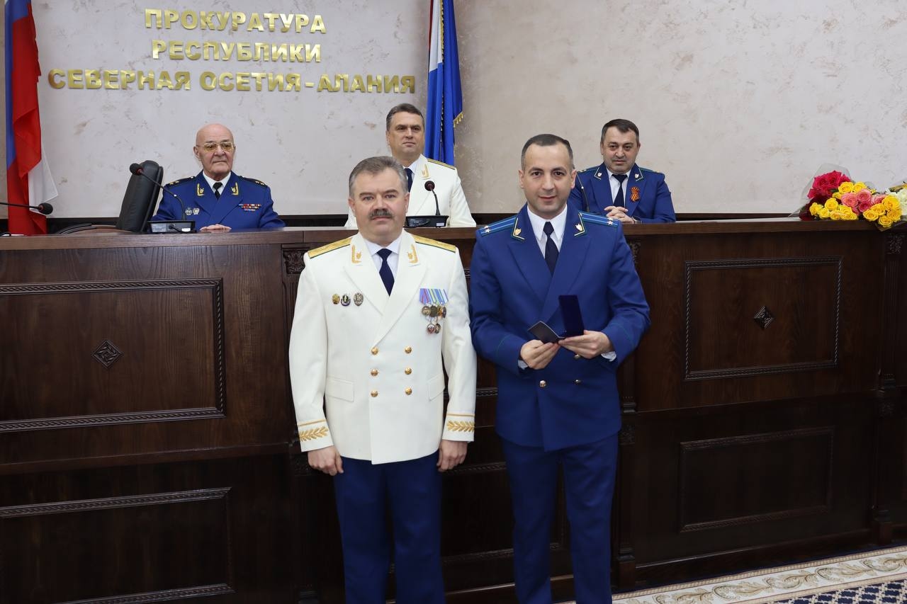 Григорий Авакян в первом ряду справа. Фото: Прокуратура Республики Северная Осетия — Алания