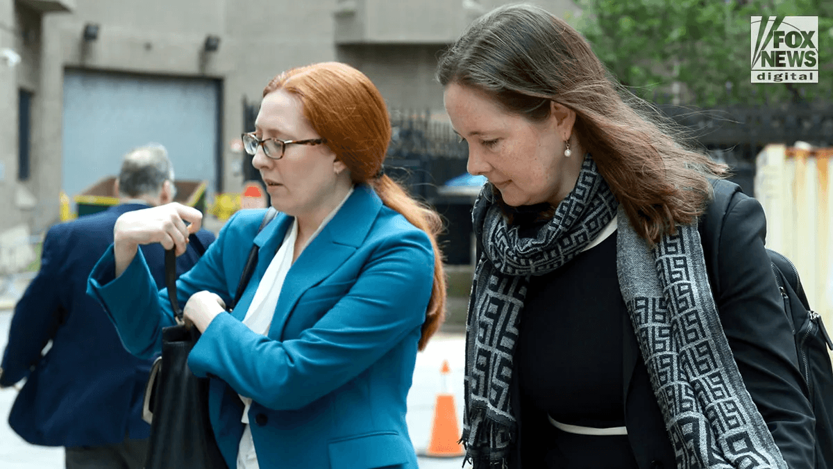 Фото: Морин Коми (справа) / Rashid Umar Abbasi for Fox News Digital