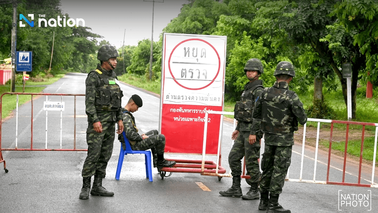 Фото: военные перед одним из национальных парков Таиланда / The Nation