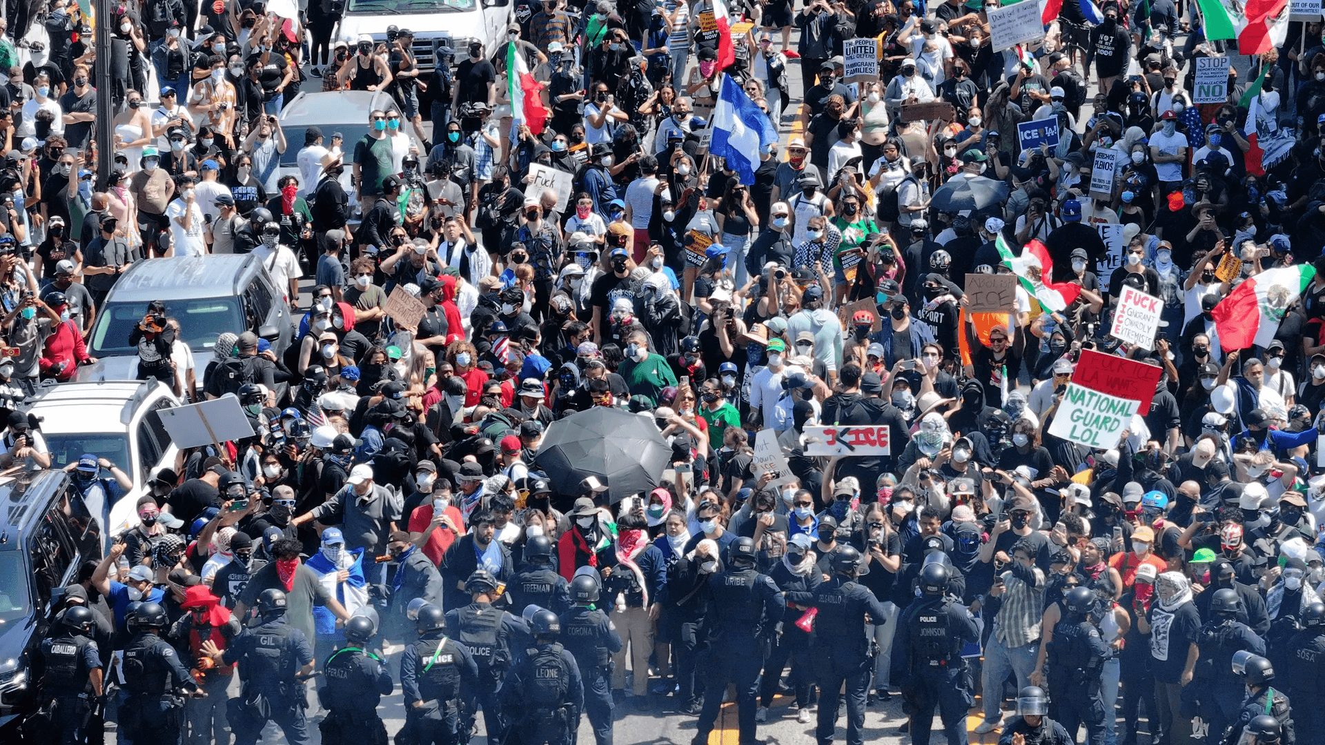 Протесты против действий ICE в Лос-Анджелесе, июнь 2025. Фото: Anadolu via Getty Images