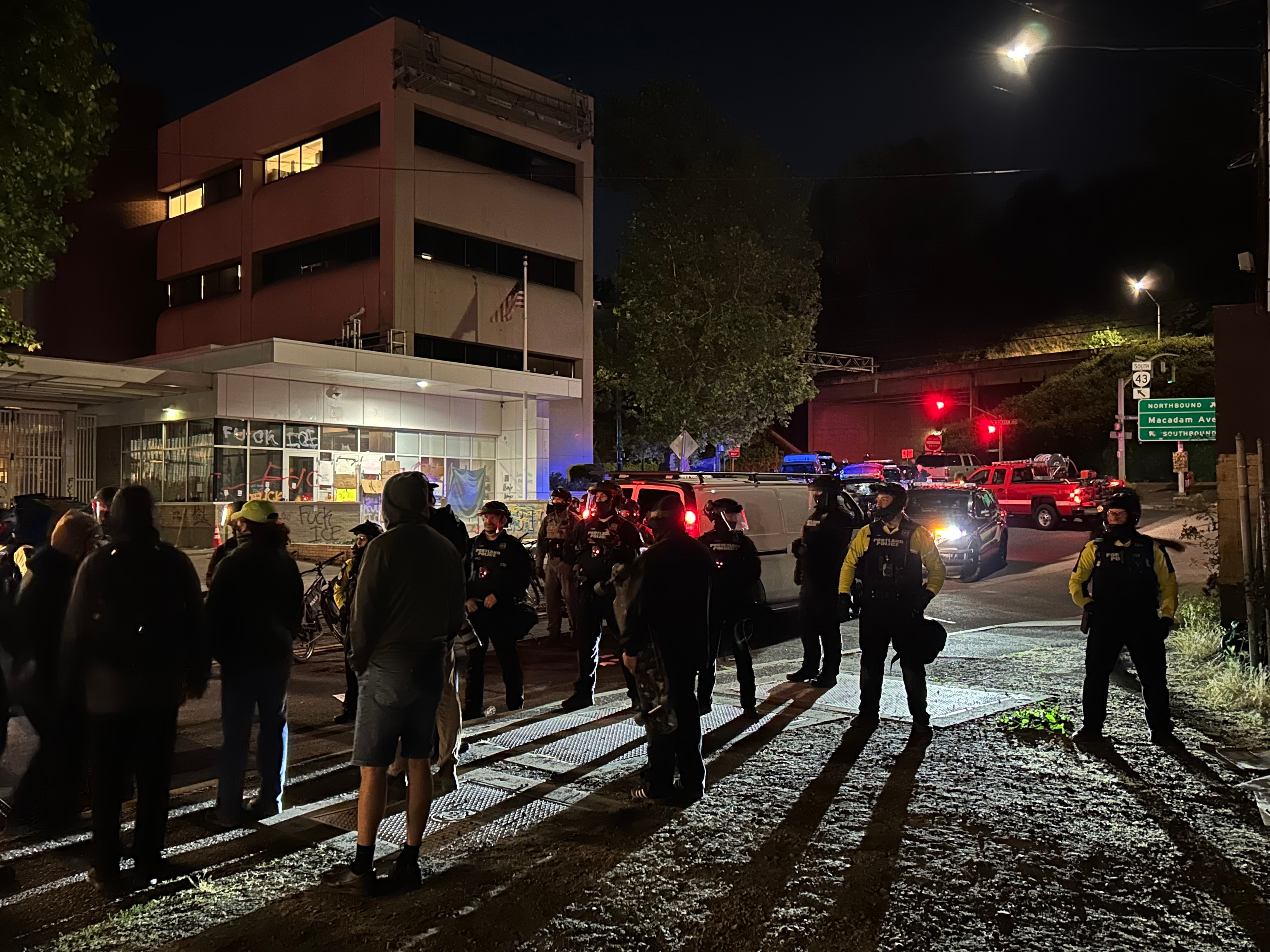 Протест у здания ICE в Портленде, 12 июня 2025 года. Фото: Conrad Wilson / OPB