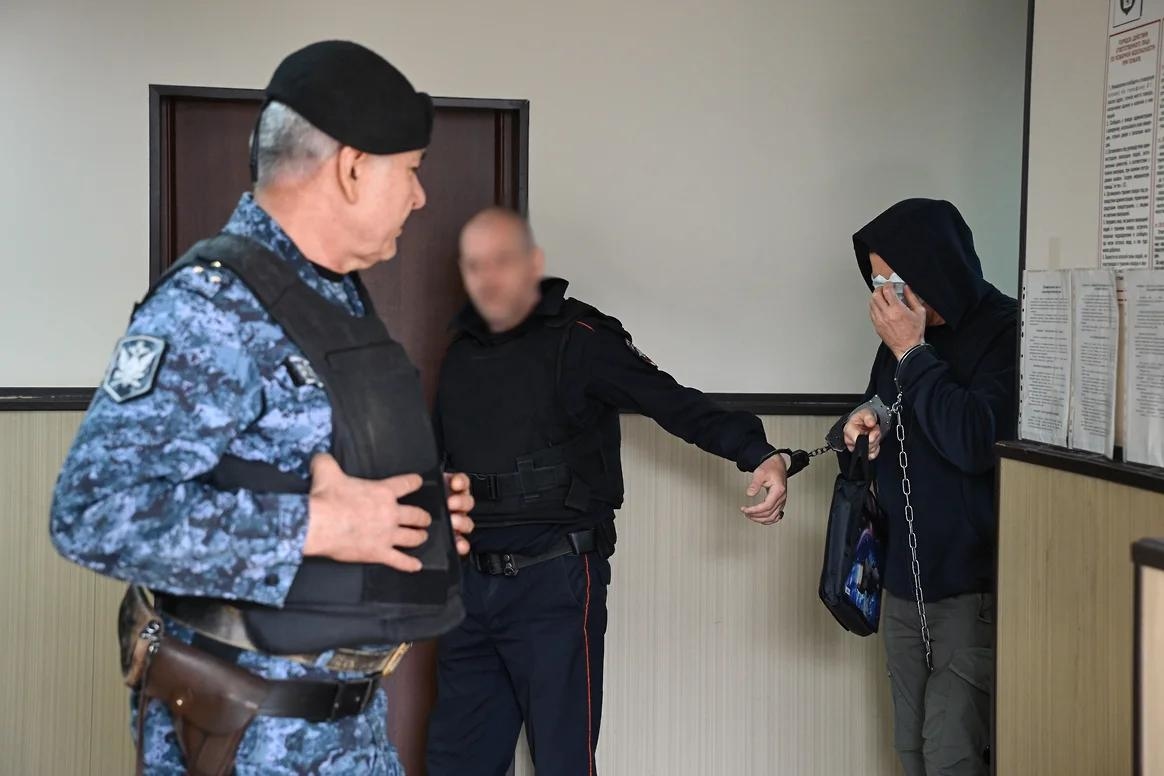 Алексей Чеботарев (справа). Фото: Дмитрий Лебедев, «Коммерсантъ»