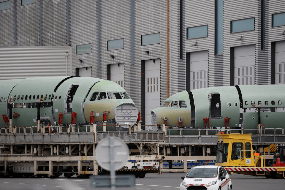 Фюзеляжные секции самолетов семейства Airbus A320 на заводе во Франции. Источник: Reuters