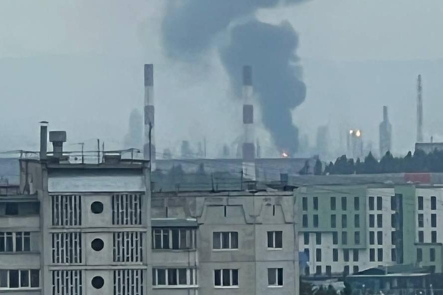 Пермский НПЗ после атаки 21 августа 2026 года. Фото: Exilenova+