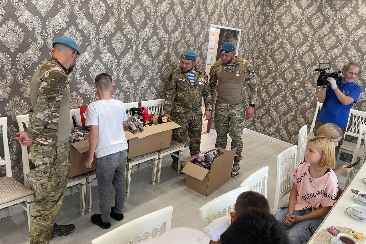 Участники «СВО» посетили Емельяновский детский дом в Красноярском крае, где рассказали детям о войне. Источник: Общественная палата Красноярского края