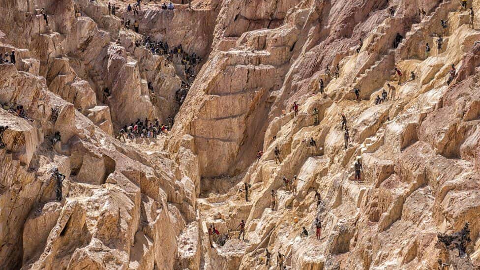 Золотые месторождения, футбольные турниры и конкурсы красоты. Би-Би-Си рассказало о деятельности Пригожина в ЦАР