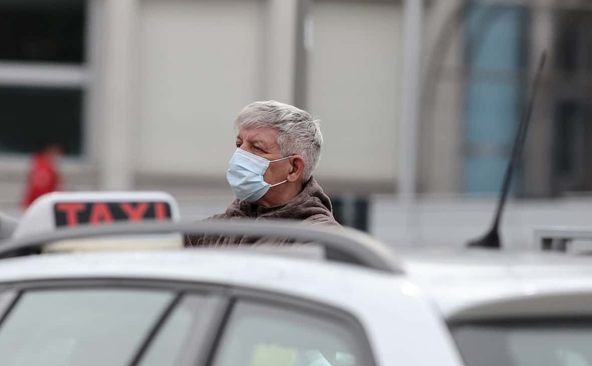 В Москве шесть из десяти таксистов не соблюдают меры по профилактике коронавируса — Дептранс