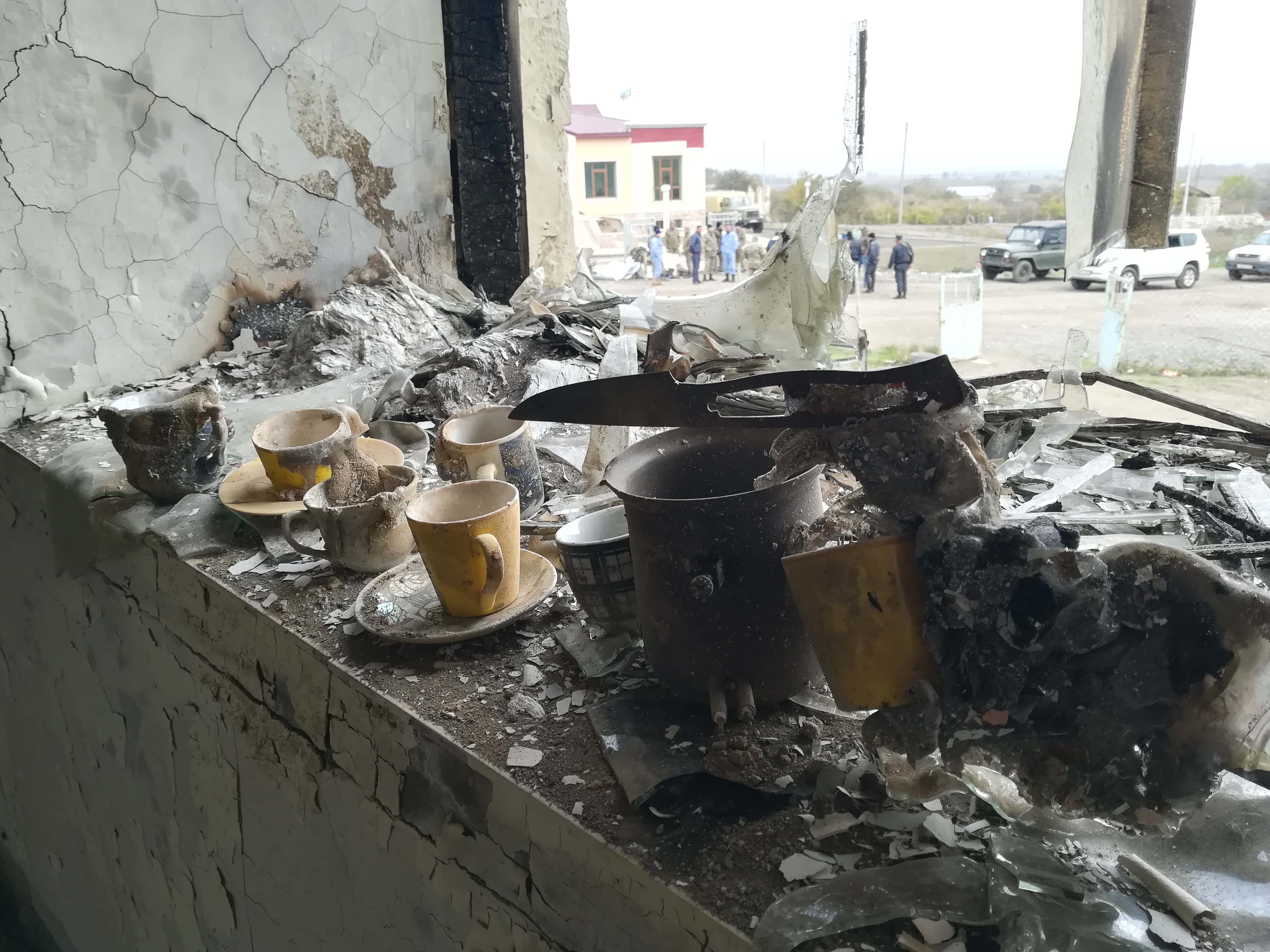 «Мы живем мечтой хотя бы увидеть снова родные места». Репортаж из Агдамского района, который должен стать базой миротворцев в Карабахе