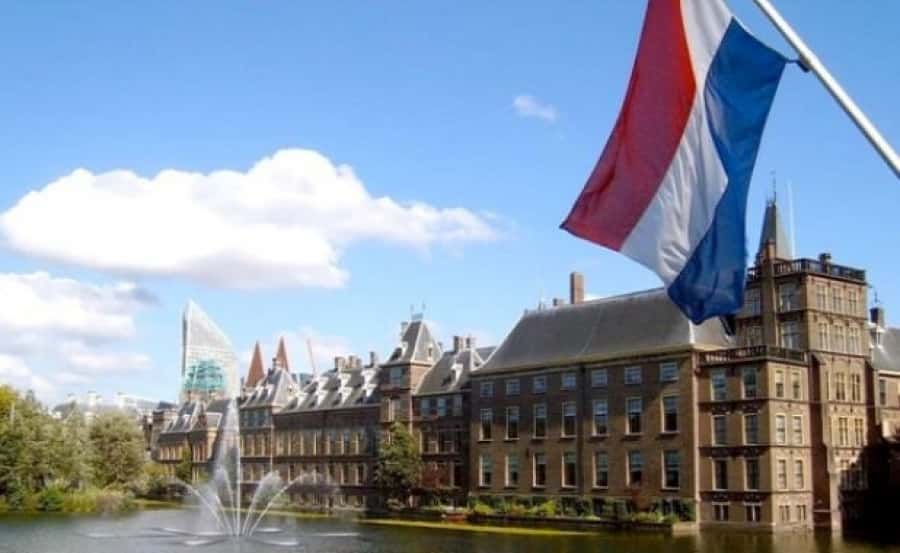 Правительство Нидерландов уходит в отставку из-за скандала с детскими пособиями