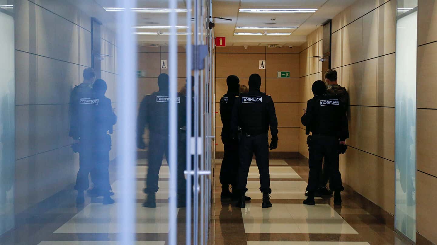 У 14 лидеров оппозиции прошли обыски. Что произошло 27 января