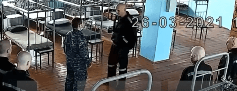 «К Навальному приставлены активисты — зэки, сотрудничающие с администрацией». Дмитрий Демушкин о видео из ИК-2
