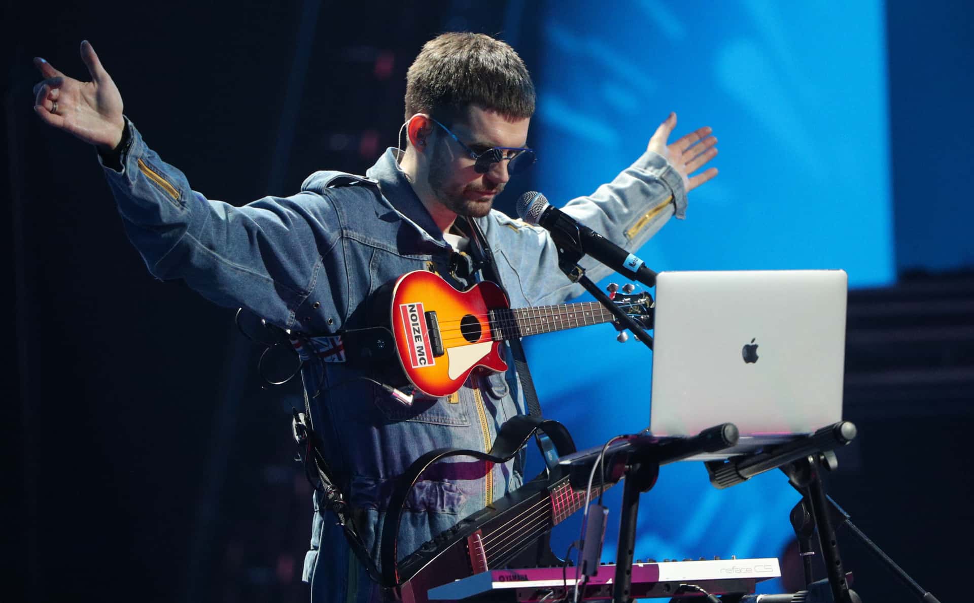 Музыканты, среди которых Noize MC, «Порнофильмы» и «Ногу Свело!», создали петицию с требованием прекратить политическое давление на них