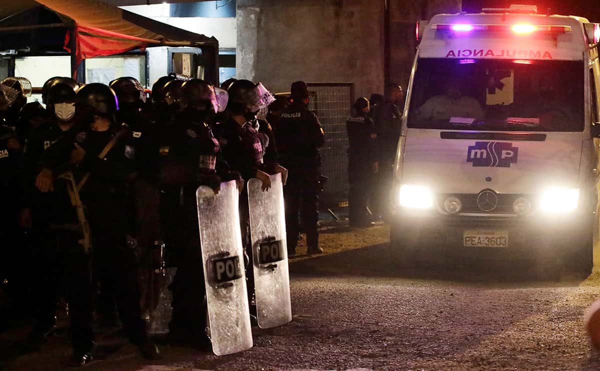 В эквадорской тюрьме из-за беспорядков погибли более 100 заключенных. По меньшей мере пять из них были обезглавлены