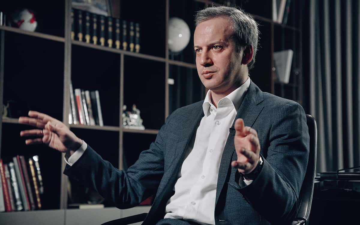 Турчак потребовал «с позором» уволить Дворковича из фонда «Сколково» за антивоенные высказывания