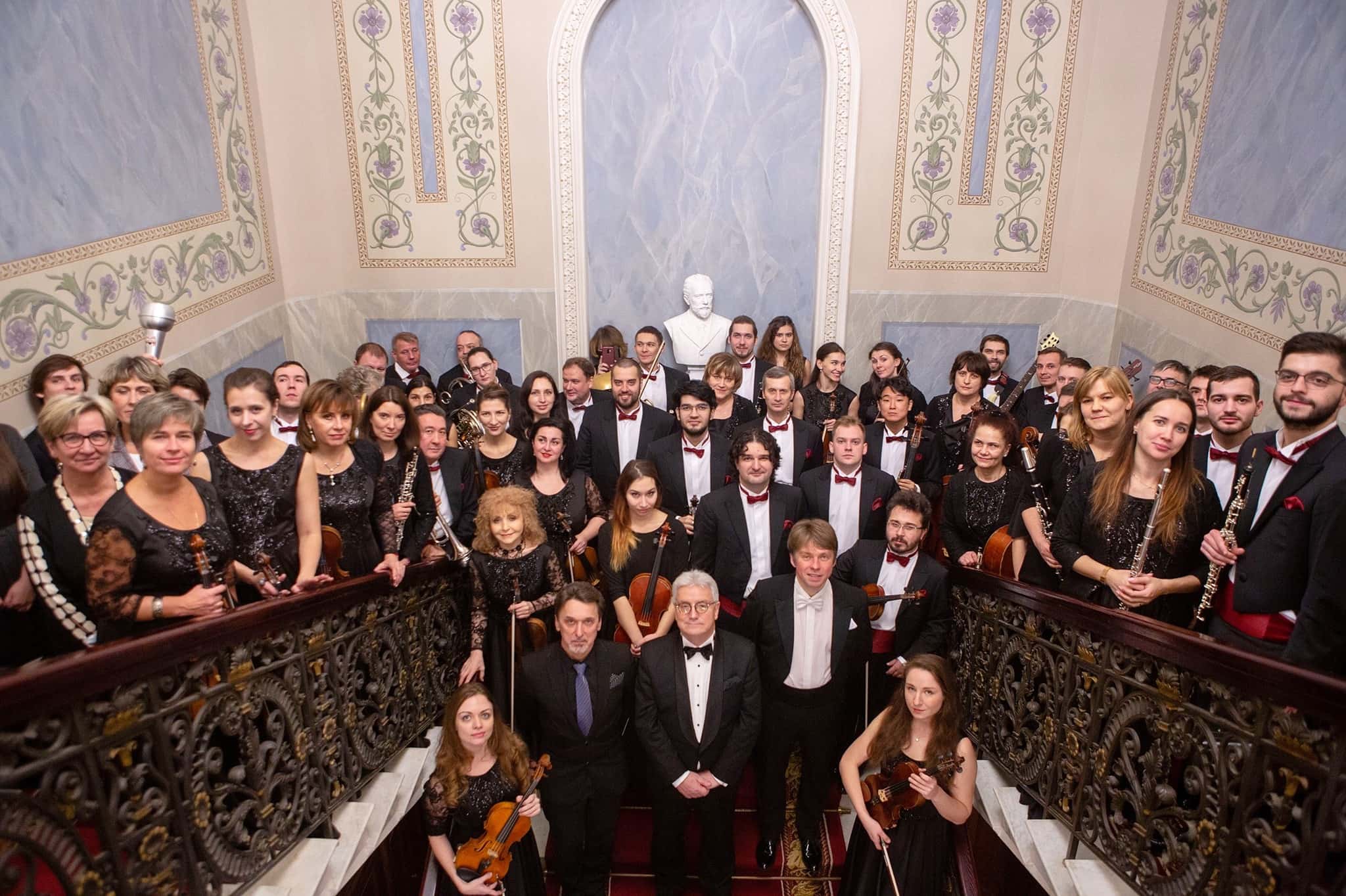 ​Музыкантам петербургского губернаторского оркестра, сорвавшим плакат с буквой «Z» на рабочем месте, предложили уволиться