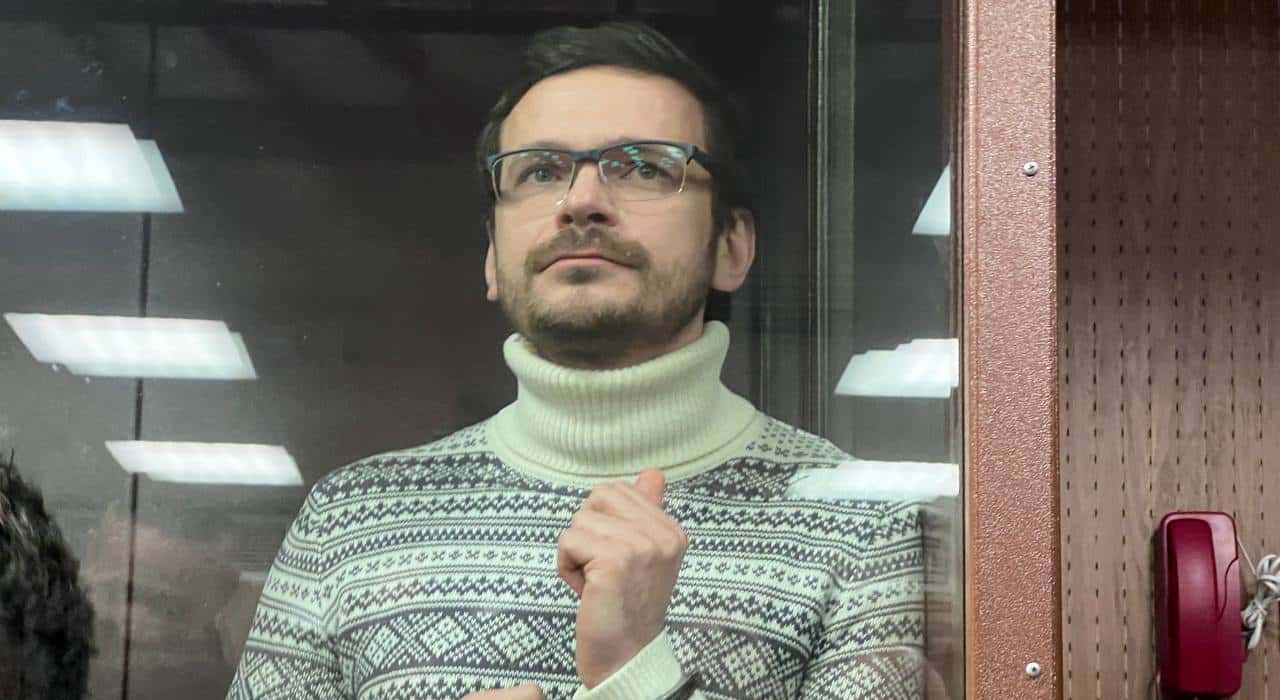 «Начальство сказало, что ты должен страдануть». Илья Яшин написал, что его этапировали в Удмуртию