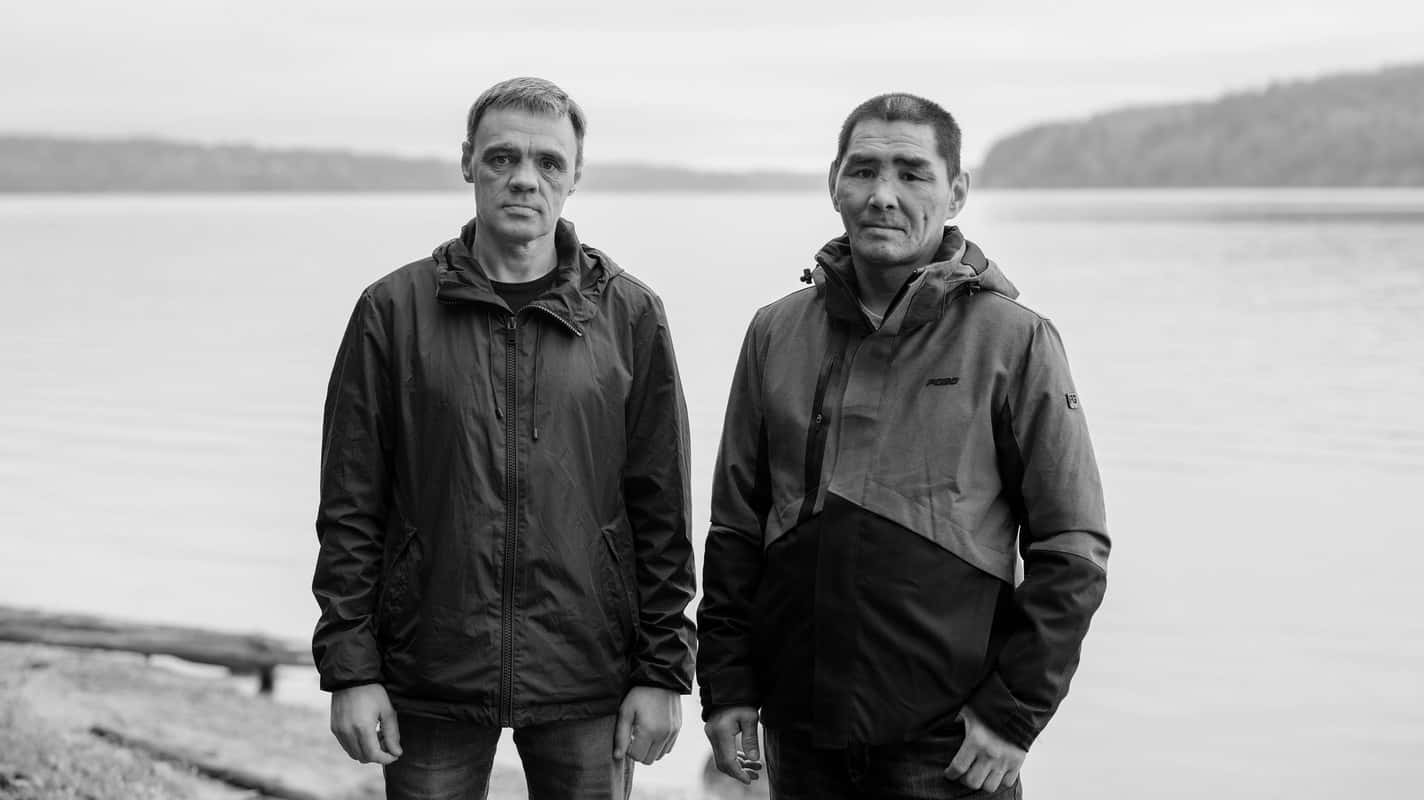 Спасавшимся от мобилизации россиянам, приплывшим на Аляску на лодке, разрешили остаться в США 