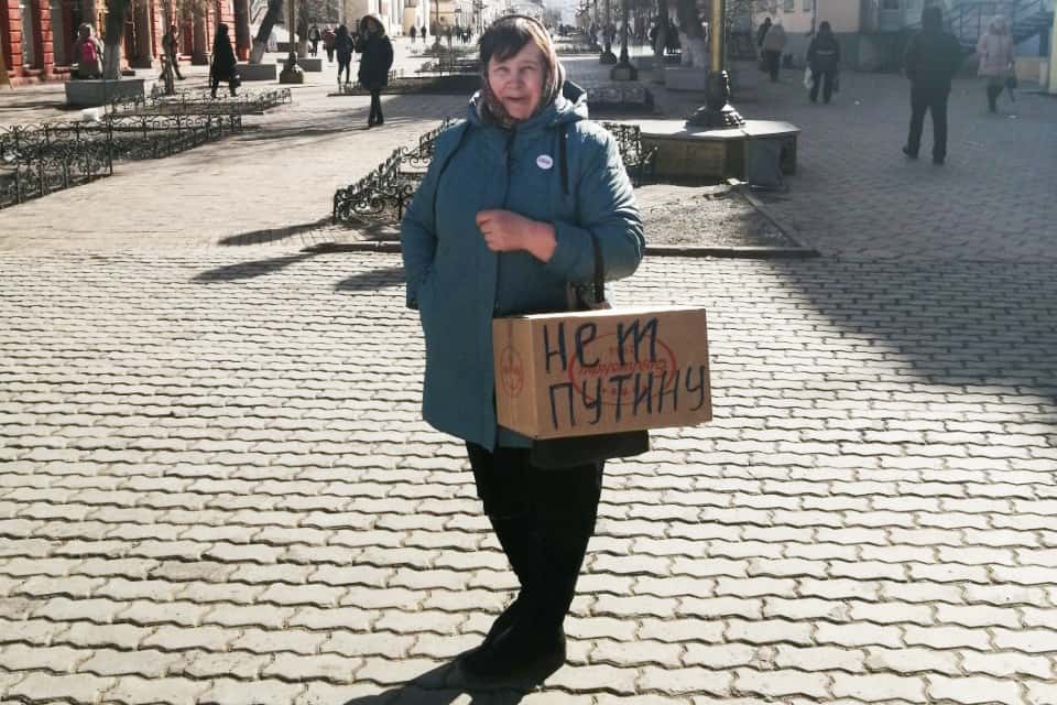 «Думала, у нее ребенок-инвалид и не посадят, а с хера ли не посадят?» Сына активистки Филоновой не отпустили из детдома на суд к матери