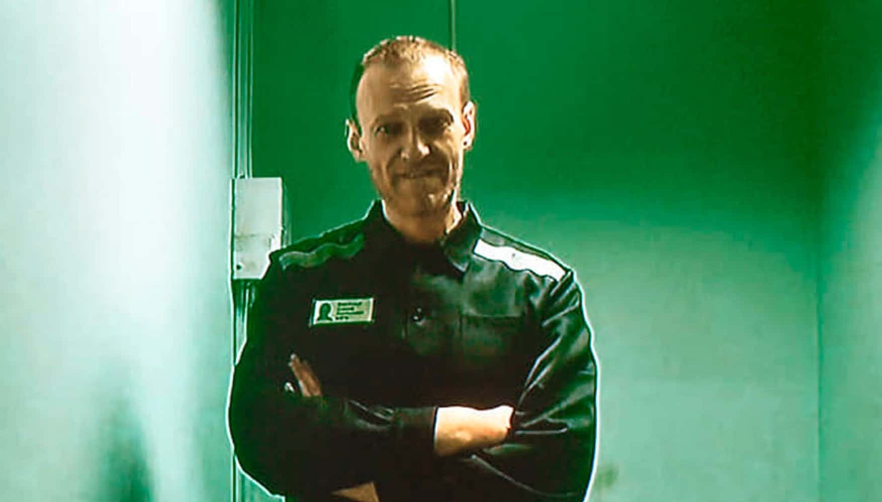 Navalny 8 kg weight loss may be due to poisoning, attorney says 