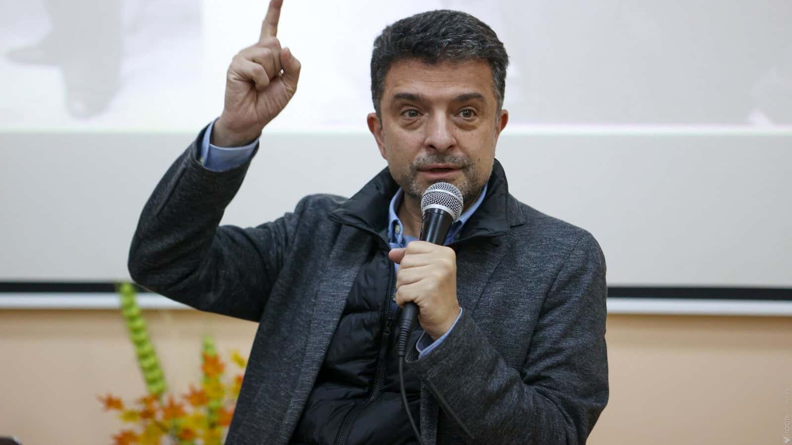 Публициста Александра Архангельского не пустили в Грузию