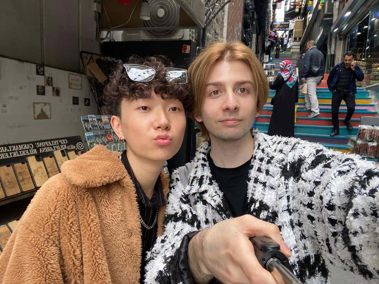 Блогера из Казани оштрафовали на 100 тысяч рублей за «ЛГБТ-пропаганду». Его партнера ранее арестовали и выслали из России