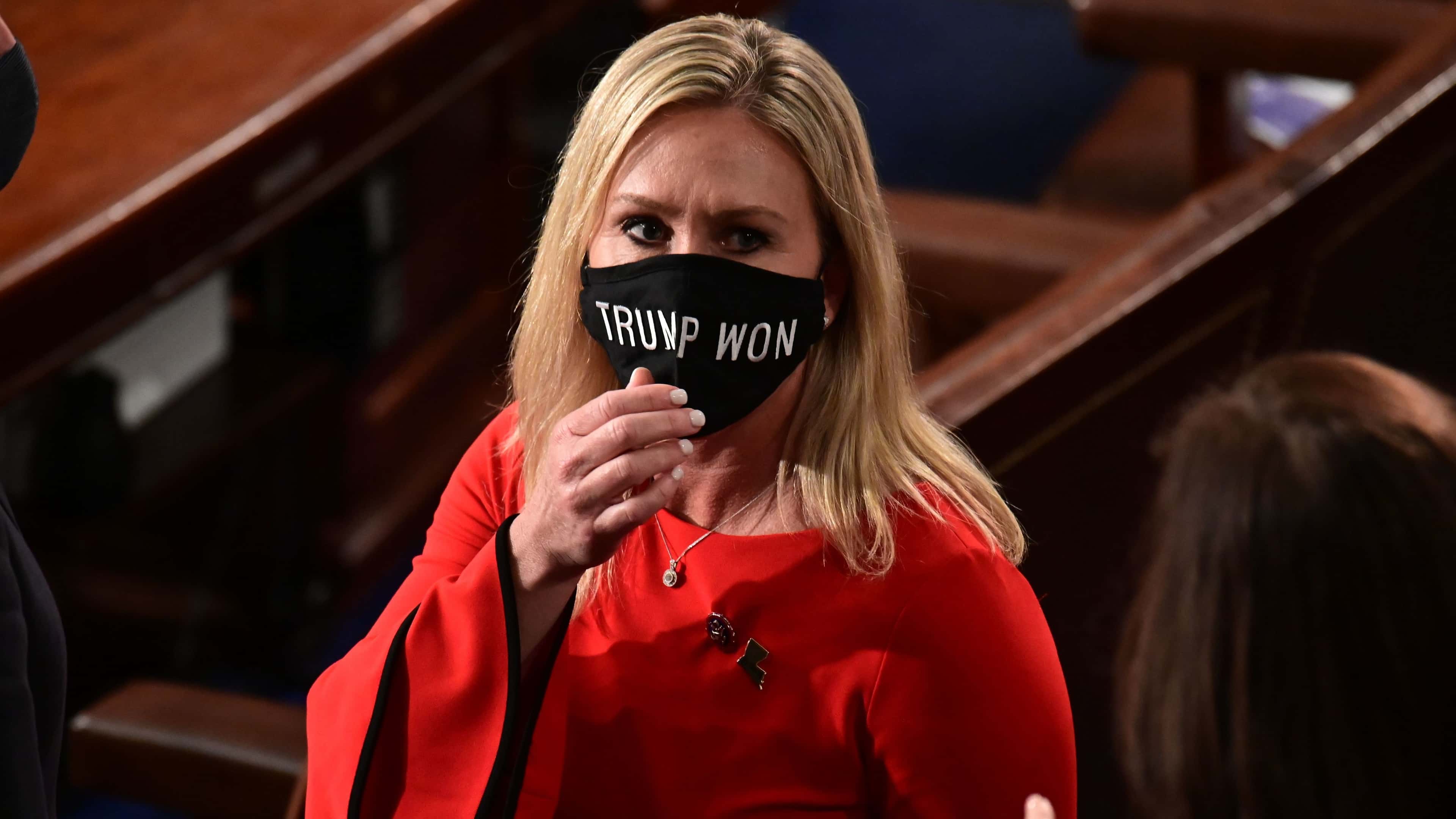 Кремлевские СМИ рассказали, что Зеленский «отменил выборы» в Украине. Источником оказалась известная своей конспирологией фанатка Трампа