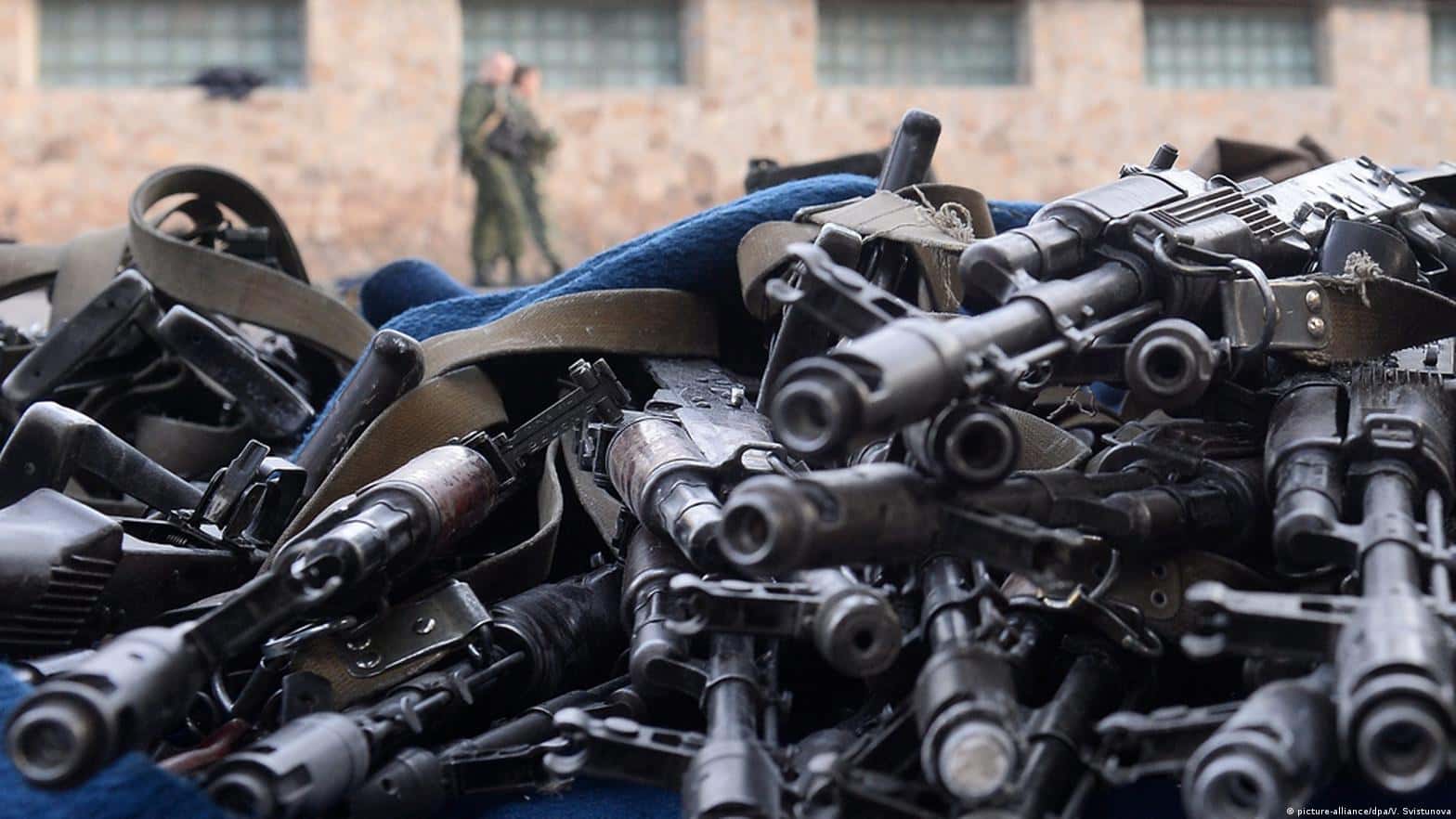 Французское издание, рассказавшее, что натовское оружие попадает из Украины на черный рынок, оказалось связанным с ГРУ