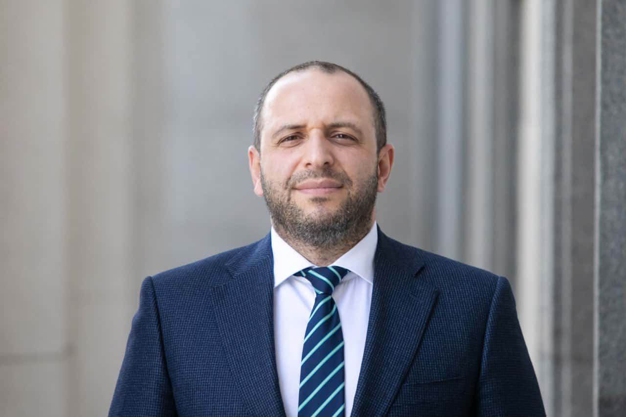 Зеленский отправил в отставку министра обороны Украины Алексея Резникова. Его место займет Рустем Умеров