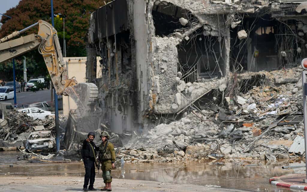 Правительство Израиля официально объявило, что страна находится в состоянии войны. Это произошло впервые за 50 лет