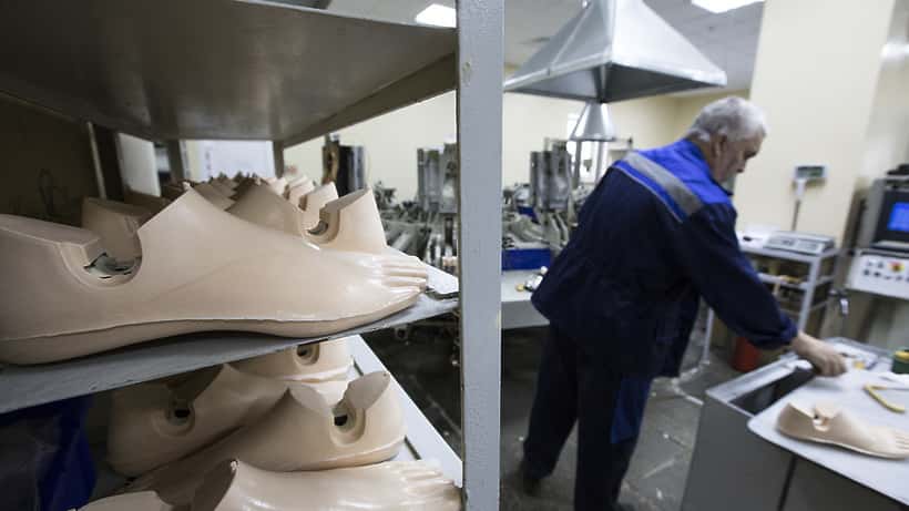 Минтруд заявил о росте спроса на протезы рук и ног, понадобится не менее 60–70 тысяч в год — Baza