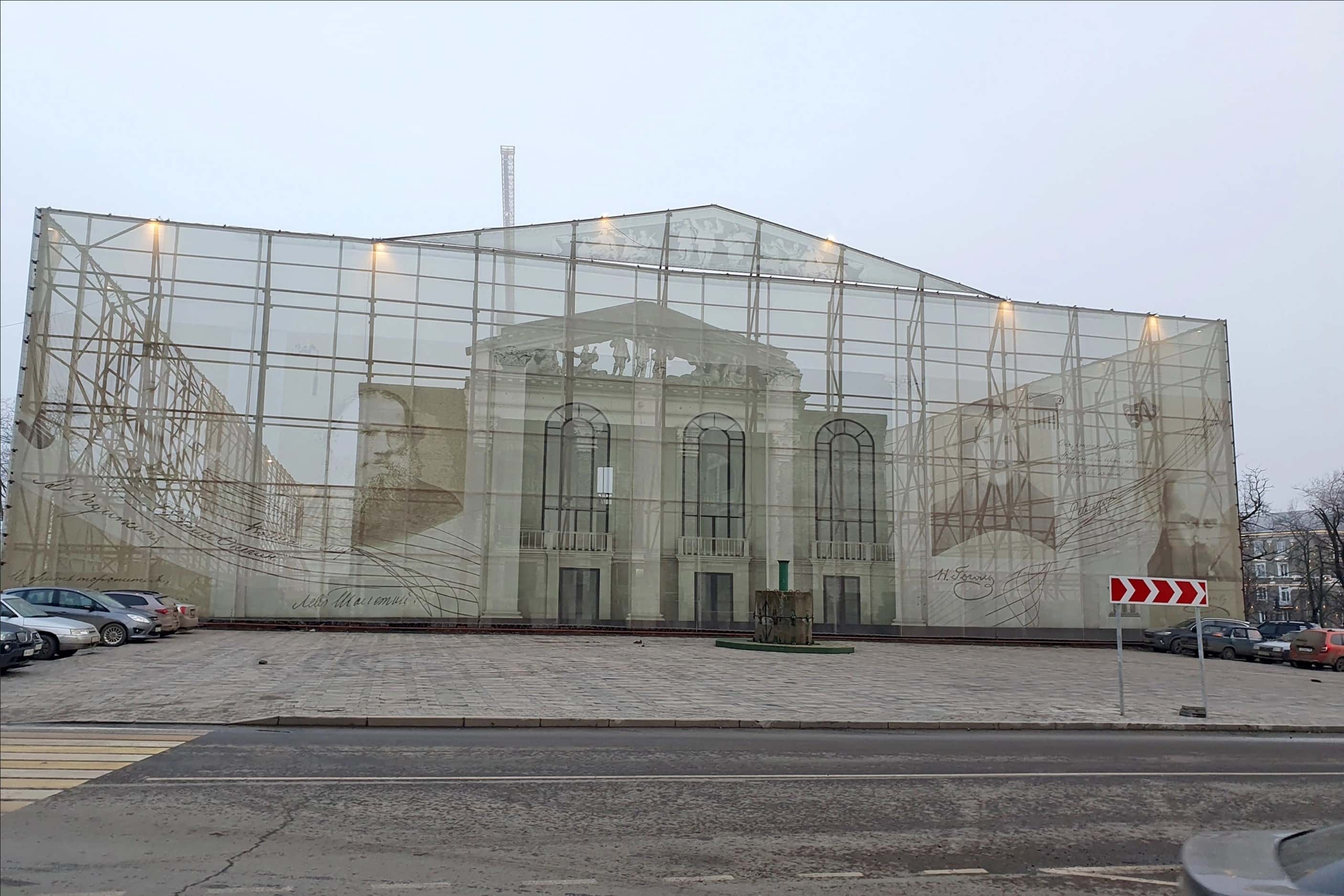 Программа «Время» рассказала, как немецкий журналист похвалил восстановление Мариуполя. Большую часть его рассказа предпочли не заметить