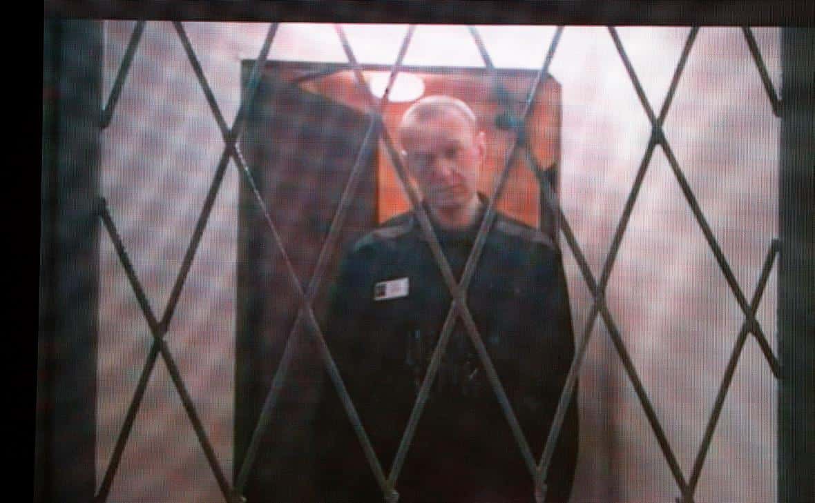 В СК заявили о продлении проверки по факту смерти Навального. Мать оппозиционера отказались пустить в морг 