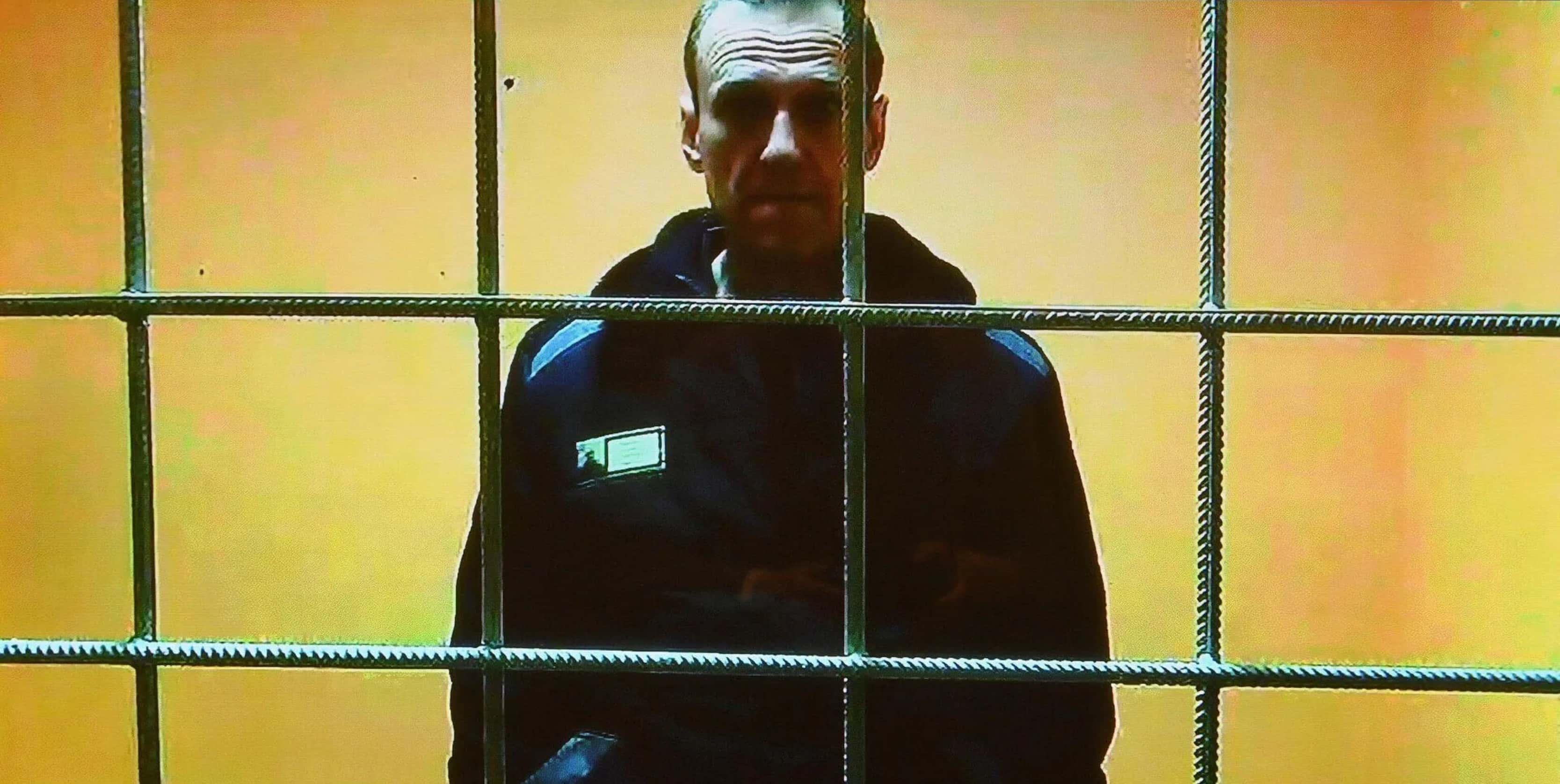 Загадочный тромб, исчезновение тела и убийство агентами Запада. Как российское государство и пропаганда лгали о смерти Навального