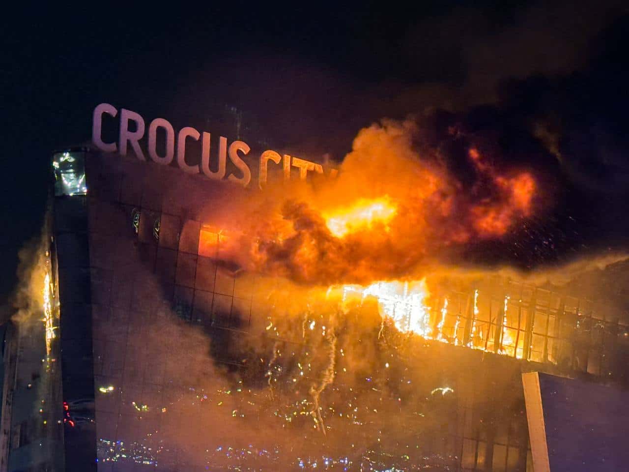 Теракт в московском «Крокус Сити Холле». Вооруженные нападающие расстреляли людей в упор, сообщается о десятках погибших