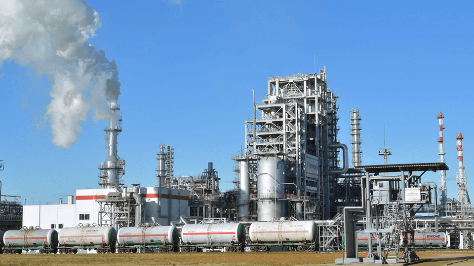 Санкции препятствуют ремонту западного оборудования российских НПЗ. Его приходится заменять на китайское — Reuters