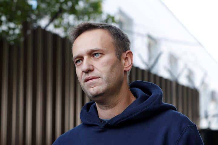 At least 6 Russian doctors known to support Navalny had their apartments searched and were threatened with extremism charges