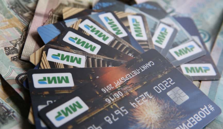 Росфинмониторинг получил право блокировать банковские карты россиян в случае совершения их держателями подозрительных операций